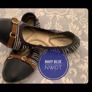 🌺🌺NAVY BLUE DEXFLEX FLATS. NWOT
